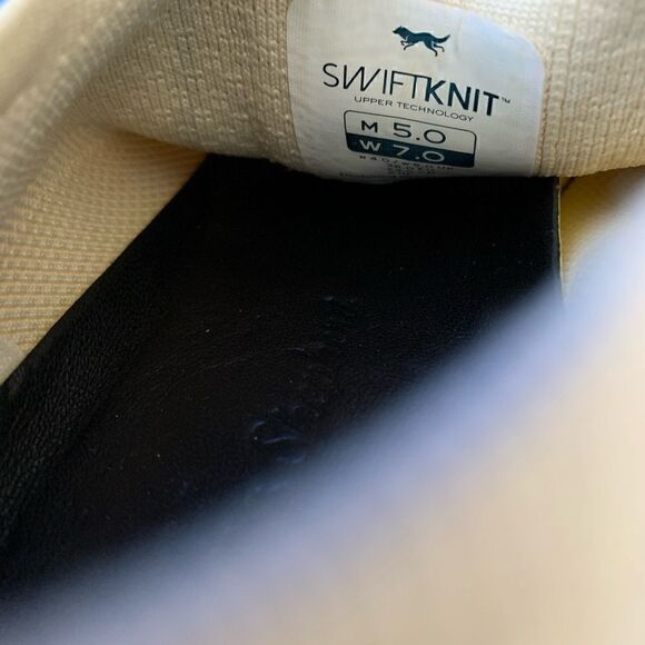 men’s SwiftKnit Derby white size 5